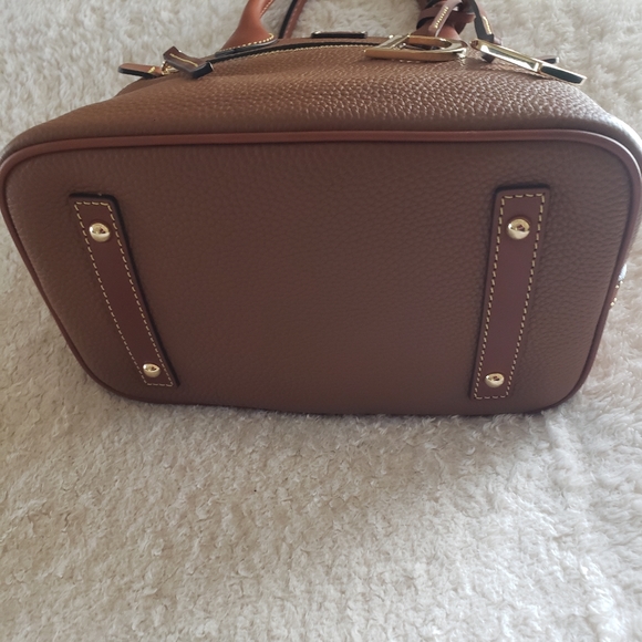 Dooney and Bourke purse - Picture 3 of 9